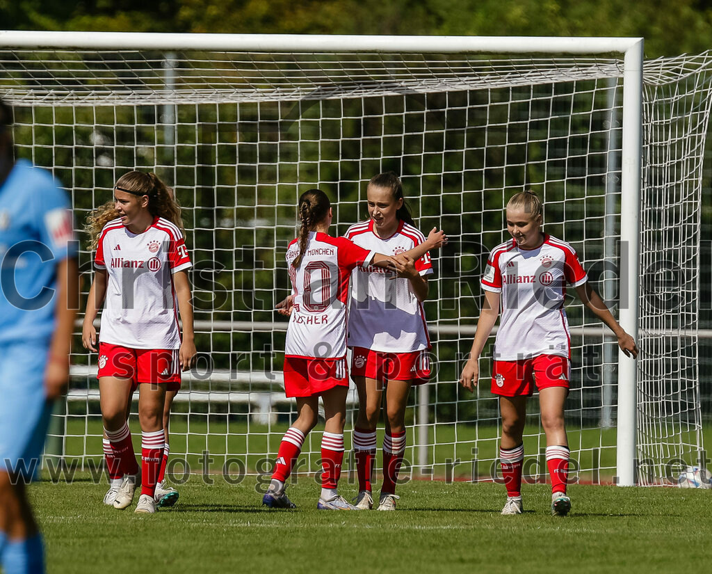 2023-09-09_043_FC_Bayern_Muenchen_gegen_SC_Freiburg | Aschheim, Deutschland, 09.09.2023:
Fußball, B-Juniorinnen-Bundesliga Süd 2023 / 2024, 1. Spieltag, FC Bayern München gegen SC Freiburg, Endergebnis: 4:0

Foto: Christian Riedel / fotografie-riedel.net