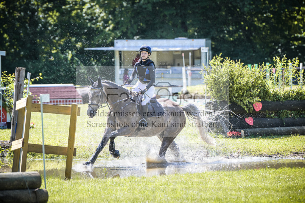 DOS_3431 | Entdecke hochwertige Reitturnierfotos von Foto Oger. Professionell, emotional und authentisch – jetzt Lieblingsmomente im Shop bestellen.Deutschlandweite Turnierfotografie. - Realisiert mit Pictrs.com