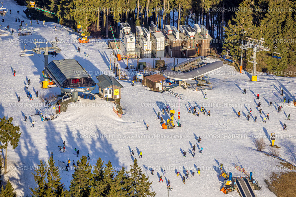 Winterberg260105062 | Luftbild, Skigebiet und Sesselbahn Poppenberg Bergstation und Bergstation Quick Jet, Winterberg, Sauerland, Nordrhein-Westfalen, Deutschland