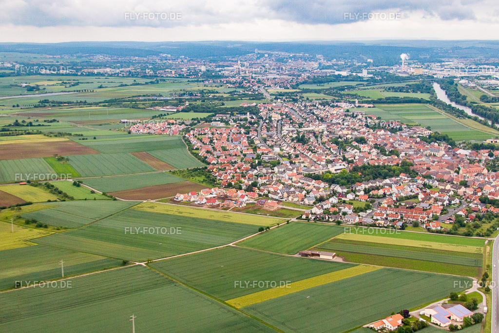 Ortsansicht der Straßen und Häuser der Wohngebiete | Luftbild: Ortsansicht der Straßen und Häuser der Wohngebiete in Bergrheinfeld im Bundesland Bayern in Deutschland. Foto: IMG_66140.jpg vom 30.05.2014 durch Werner Riehm/FLY-FOTO.de - Realisiert mit Pictrs.com