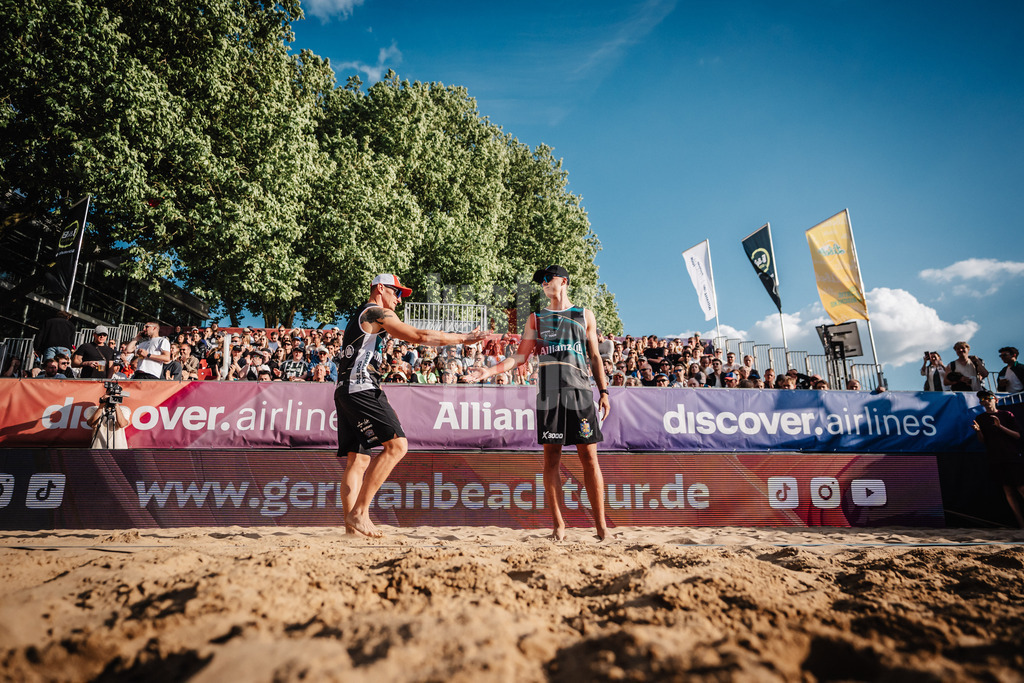 Beachvolleyball | Männer | Allianz German Beach Tour 2025 | Tourstop Düsseldorf | 16.05.2025 | v.l. Martins Plavins und Kristians Fokerots