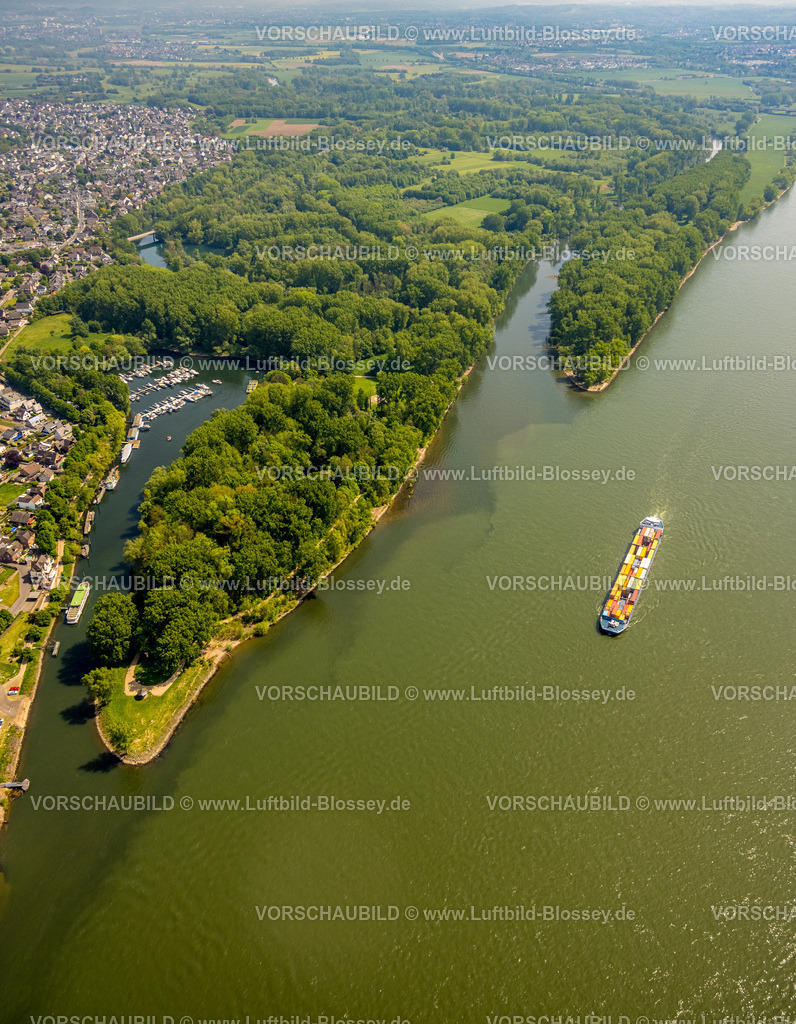 Bonn240501562Siegmuendung | Luftbild, Fluss Sieg und Siegmündung, Fluss Rhein und Binnenschifffahrt mit Containerschiff, Diescholl Altarm der Sieg und Waldgebiet, Ortsansicht Mondorf und Bergheim, Mondofer Hafen und Rhein-Yacht-Club Niederkassel-Mondorf e.V., Schwarzrheindorf, Bonn, Nordrhein-Westfalen, Deutschland