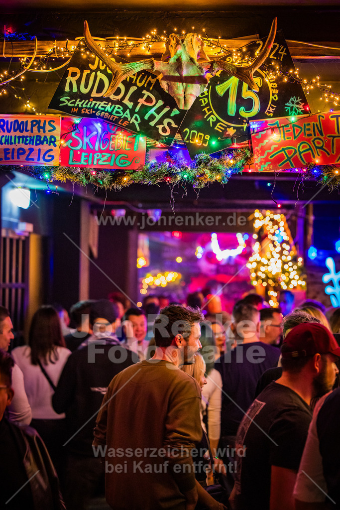 26-11-2024-RUDOLPHS-SCHLITTENBAR-LEIPZIG-LEIPZIG-COPYRIGHT-JON-RENKER-BILD-0018 | Erleben Sie unvergessliche Momente mit unserem professionellen Eventfotografen. Wir fangen Emotionen und Höhepunkte Ihrer Veranstaltung ein – von Festivals über Firmenfeiern bis zu Jubiläen. Vertrauen Sie auf kreative Perspektiven und hochwertige Bilder.  - Realisiert mit Pictrs.com