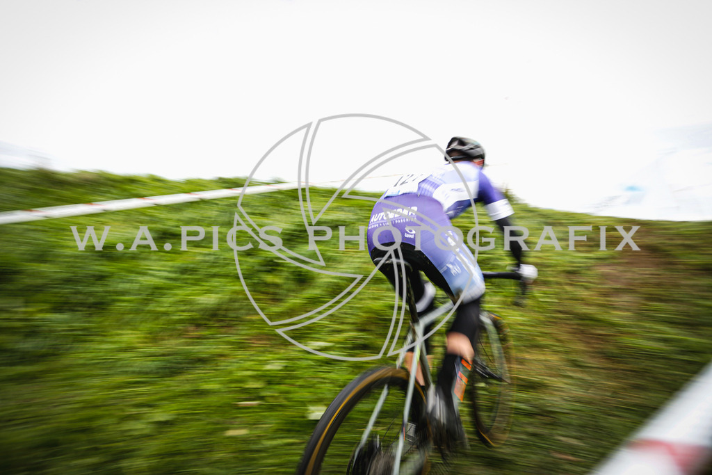 ..... | AUSTRIA, 24.11.24, 3.Radquerfeldein GP um das Sportzentrum Gunskirchen Image shows: Photo: Wapics / Andreas Willdoner