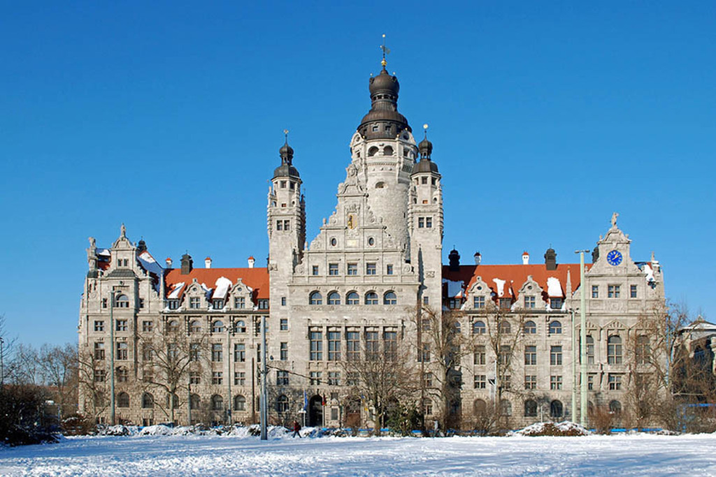 Bildlexikon Leipzig - Neues Rathaus im Winter 2009 | Das Team hinter BILDLEXIKON LEIPZIG bündelt historische wie aktuelle Informationen über die Stadt Leipzig in Text und Bild auf einer Plattform und stellt diese der interessierten Öffentlichkeit zur Verfügung.
