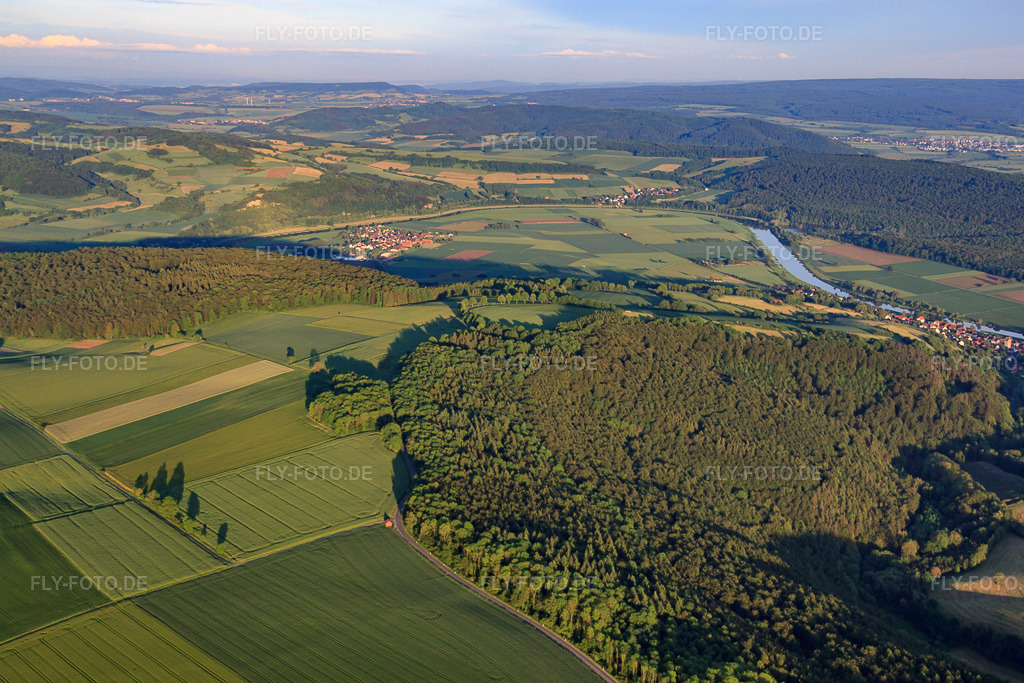 Luftbild: Hügel am Weserufer in Ottenstein im Bundesland Niedersachsen in Deutschland. Foto: IMG_65084.jpg vom 23.05.2014 durch Werner Riehm/FLY-FOTO.de