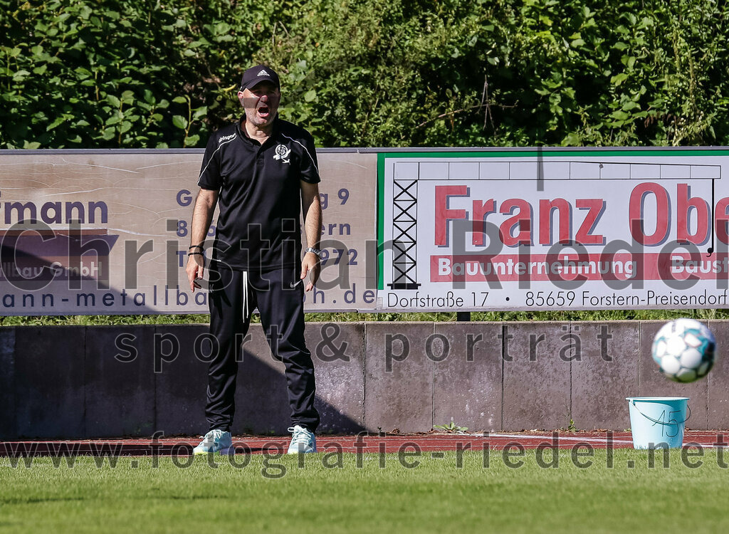 2023-09-16_057_FC_Forstern_gegen_VfL_Sindelfingen_Ladies_I | Forstern, Deutschland, 16.09.2023:
Fußball, B-Juniorinnen-Bundesliga Süd 2023 / 2024, 2. Spieltag, FC Forstern gegen VfL Sindelfingen Ladies I, Endergebnis: 4:1

Trainer Nikolaos Koutroubis (VfL Sindelfingen Ladies I)

Foto: Christian Riedel / fotografie-riedel.net
