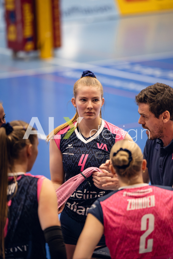 Volleyball I Frauen I Saison 2025-2026 I Volleyball NLA | Women I Round 14 I VC Kanti Schaffhausen - NLZ Volleyball Academy Zürich I 16.01.2026 | NLZ Volleyball Academy Zürich - 4 Fiona Licka (CH) – Außenangriff - Realisiert mit Pictrs.com