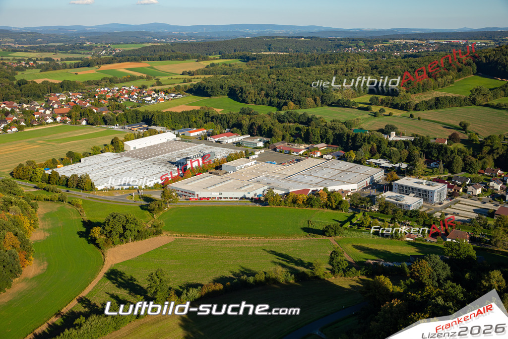 Das Luftbild zeigt :  Kasendorf - Die Luftaufnahme wurde 2023 vom UL-Flugzeug aus erstellt ( keine Drohne ) - Hochauflösende Luftaufnahme - Für grossformatige Ausdrucke geeignet. Die Geschenkidee !Mit Lizenz und Bildrechte bestellbar