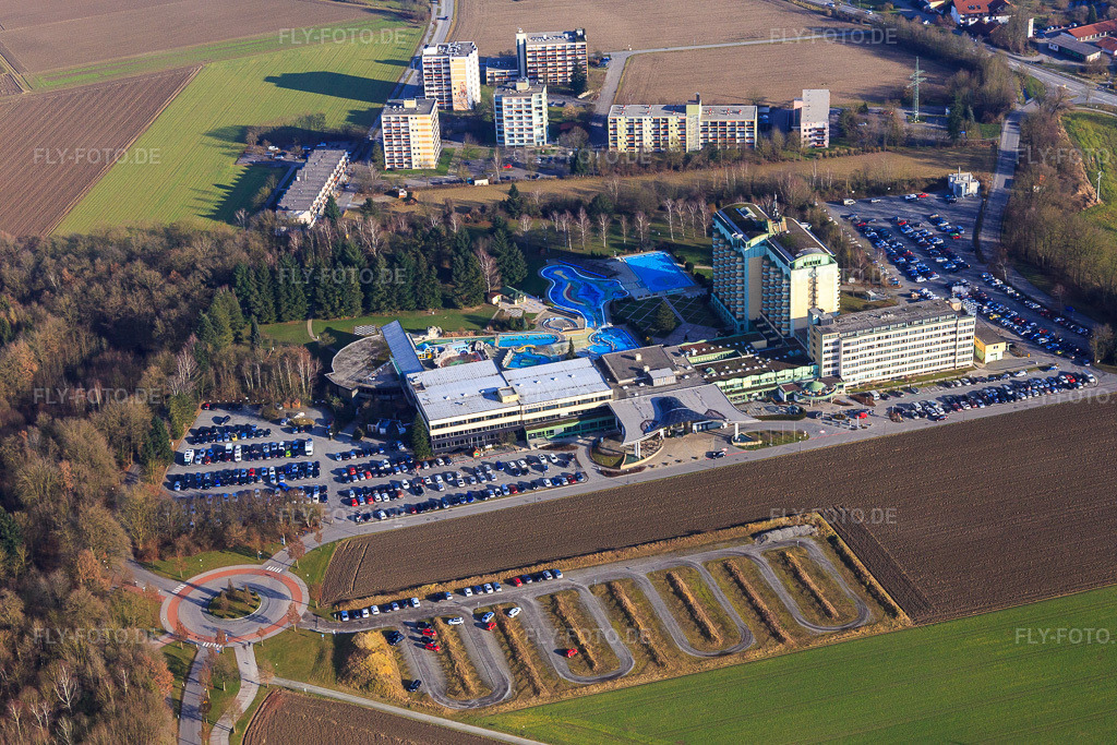 Luftbild: Johannesbad Therme Bad Füssing mit Massageschule und Fachklinik Bad Füssing im Ortsteil Würding in Bad Füssing im Bundesland Bayern in Deutschland.Foto: IMG_096095.jpg vom 29.12.2016 durch Werner Riehm/FLY-FOTO.deJohannesbad Therme - Bad Füssings ThermenjuwelMassageschule Bad Füssing | Masseur und med. Bademeister