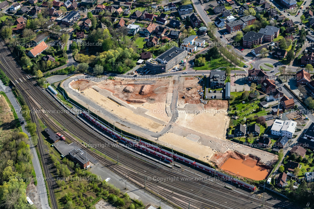 Stade_Campe_ehemals_Mineralölwerk_Erdarbeiten_Baustelle_ELS_1033290423 | STADE 29.04.2023 Sandpolster Erdarbeiten der Industriebrache des ehemaligen Mineralölwerkes Neubau einer Straße an der Straße Hinterm Teich in Stade im Bundesland Niedersachsen, Deutschland. // Sand cushion earthworks of the industrial wasteland of the former mineral oil plant New construction of a road on the road Hinterm Teich in Stade in the state Lower Saxony, Germany. Foto: Martin Elsen