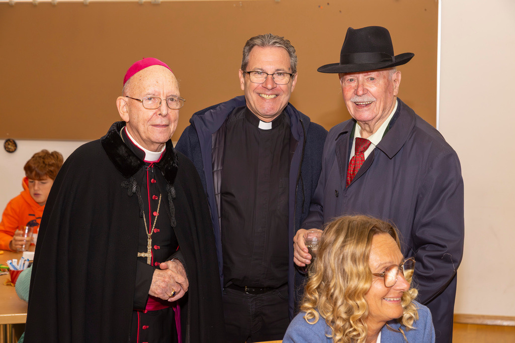 Festmesse-130 | Fotodoku der Festmesse anläßlich der Seligsprechung von Maria Theresia LEDOCHOWSKA 1975, zelebriert von Altbischof DDr. Klaus Küng und Pfarrer Mag. Zenon PAJAK in der Pfarrkirche Loosdorf. 
