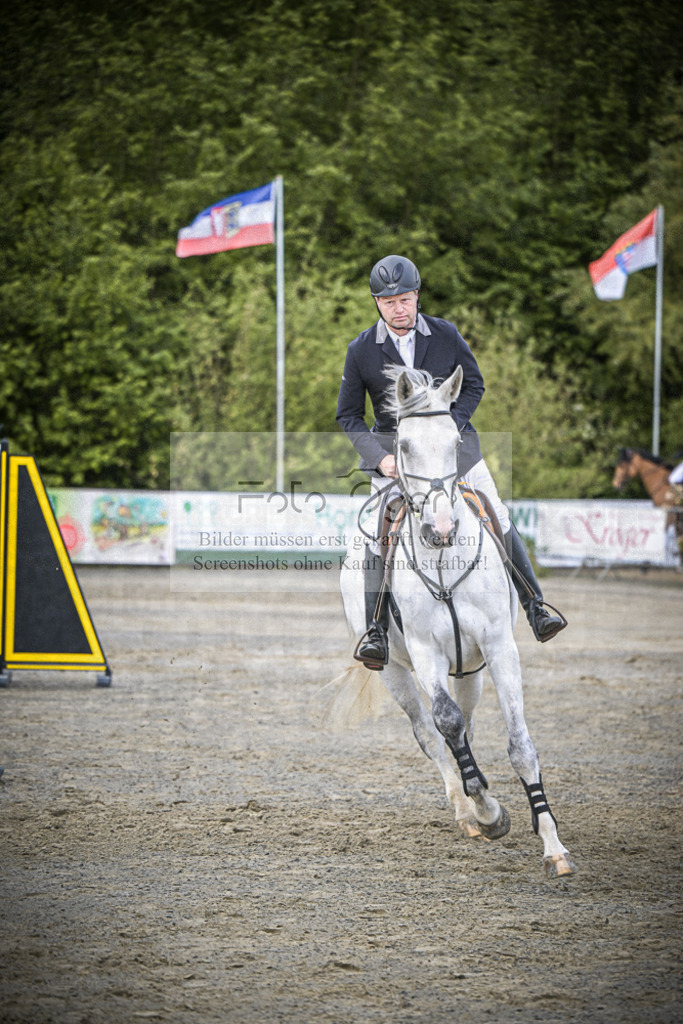 DOS_2313 | Entdecke hochwertige Reitturnierfotos von Foto Oger. Professionell, emotional und authentisch – jetzt Lieblingsmomente im Shop bestellen.Deutschlandweite Turnierfotografie. - Realisiert mit Pictrs.com