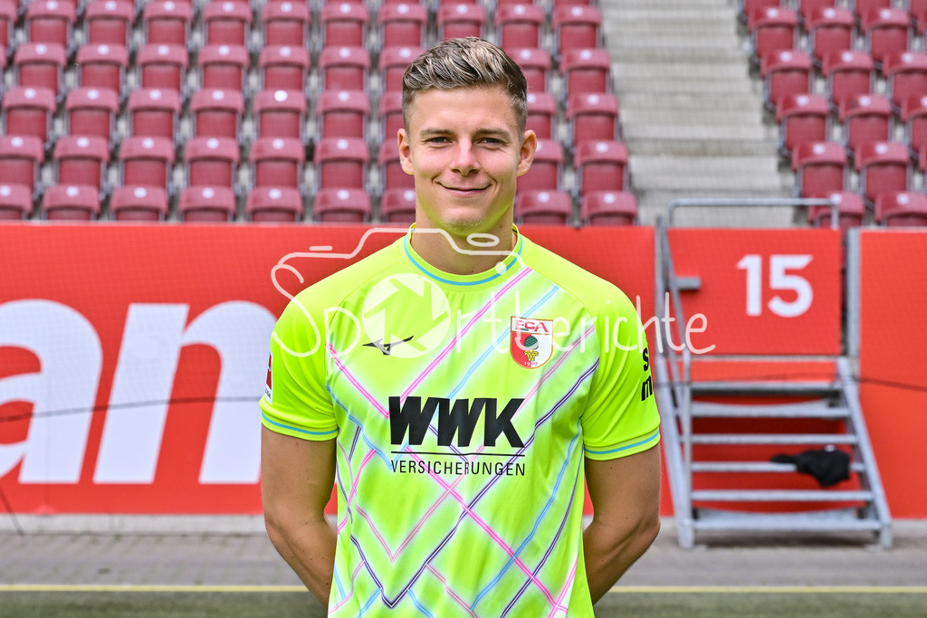FC Augsburg 2025/26 | Finn DAHMEN / Einzelfoto / Freisteller / Media Day FC Augsburg: WWK-Arena am 06.08.2025
