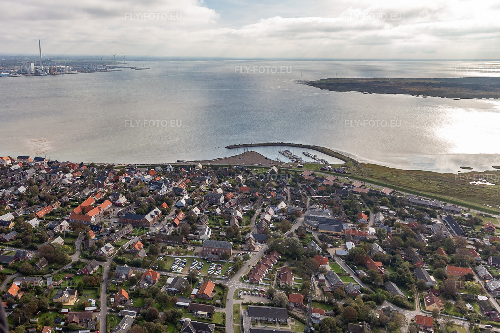 Vue aérienne: Port à le quartier Nordby in Fanø dans le département Syddanmark, Danemark. Photo: IMG_118555.jpg prise le 21/09/2019 par Werner Riehm/FLY-FOTO.euRésolution de l'original: 4252 x 2835 px