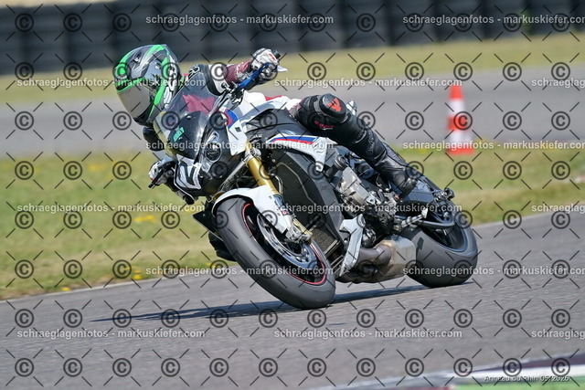 26BT02-2109 | markuskiefer.com - Realisiert mit Pictrs.com