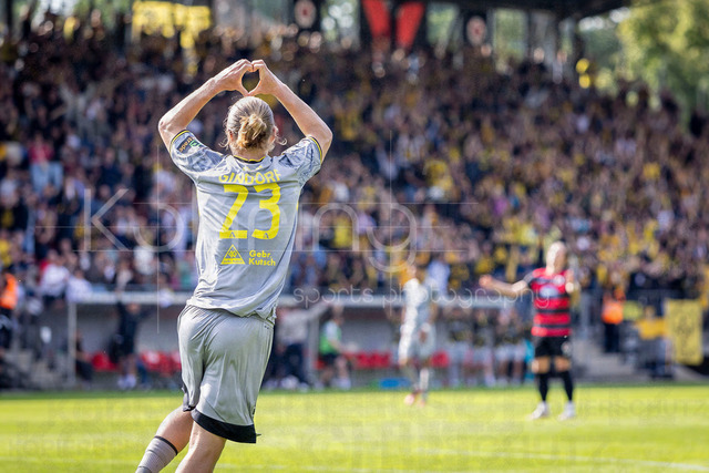 German 3rd Division, Viktoria Koeln vs. Alemannia Aachen, 10.05.2026 | KOELN, GERMANY - MAY 10, 2026: Lars Gindorf (Alemannia Aachen, 23) celebrates scoring his team's second goal with teammates during the 3rd division match on gameday 37 between Viktoria Koeln vs. Alemannia Aachen at the Sportpark Hoehenberg on May 10, 2026 in Koeln, Germany. DFL REGULATIONS PROHIBIT ANY USE OF PHOTOGRAPHS AS IMAGE SEQUENCES AND/OR QUASI-VIDEO.