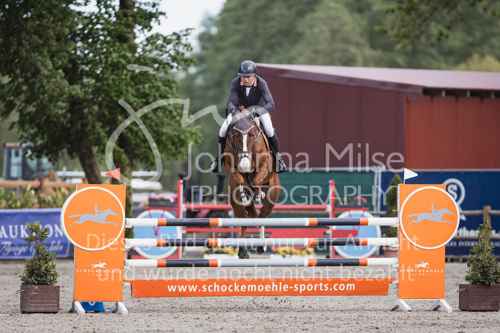 250506_Mühlen_SprPf-M-524 | Deine schönsten Turniermomente als professionelle Fotos! Entdecke hochwertige Pferdesport-Fotografie im Online-Shop. Jetzt Fotos finden & bestellen!