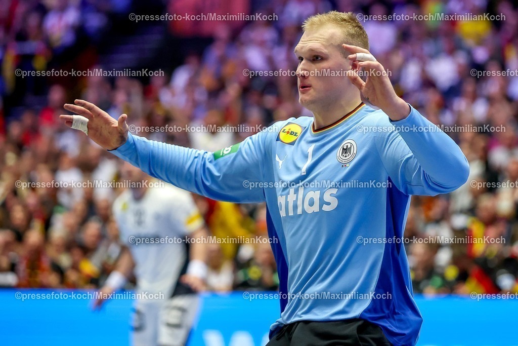 EHF17012602027 | 17.01.2026, Handball, Men's EHF EURO 2026, Deutschland - Serbien, Jyske Bank Boxen in Herning, Dänemark, Preliminary Round:  David Späth (Germany #01) fokussiert 