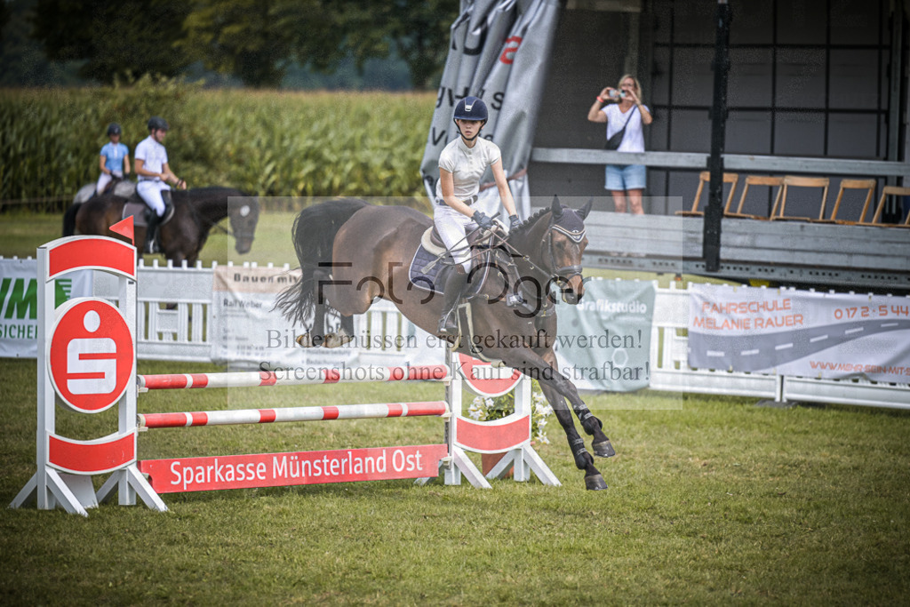 DOS_5882 | Entdecke hochwertige Reitturnierfotos von Foto Oger. Professionell, emotional und authentisch – jetzt Lieblingsmomente im Shop bestellen.Deutschlandweite Turnierfotografie. - Realisiert mit Pictrs.com