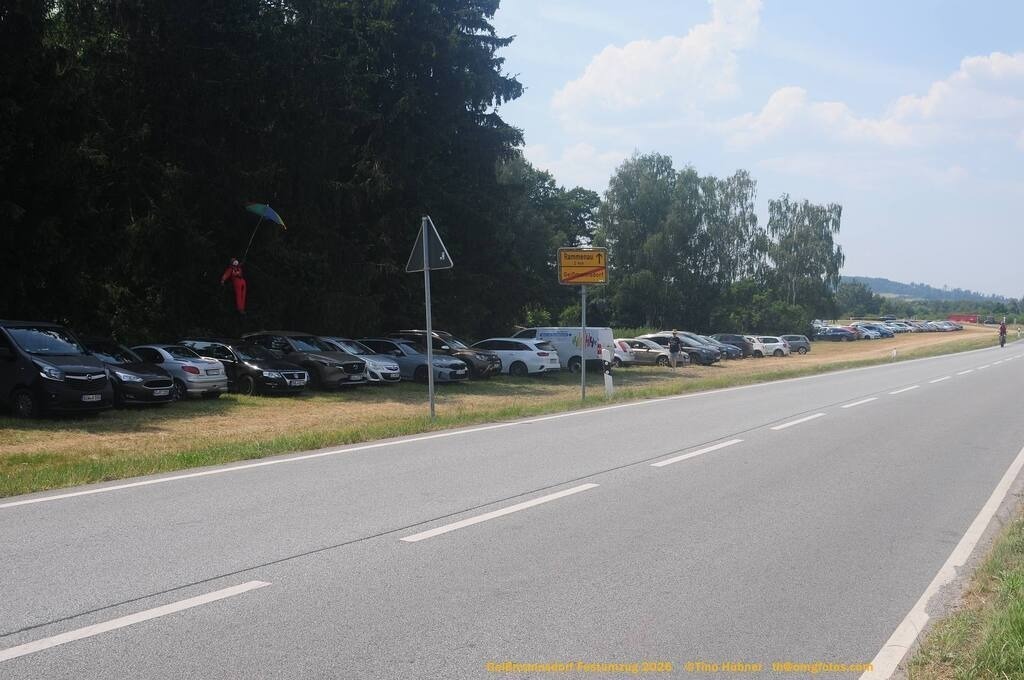 Geißmannsdorf-2026-Festumzug-061 | Festumzug in Geißmannsdorf bei Bischofswerda im Juni 2026. Fotografische Eindrücke und Momentaufnahmen vom Festumzug anläßlich des 800-jährigen Bestehens von Geißmannsdorf - mit Teilnehmern und Gästen, Strohpuppen und geschmückten Vorgärten und Grundstücken - Realisiert mit Pictrs.com