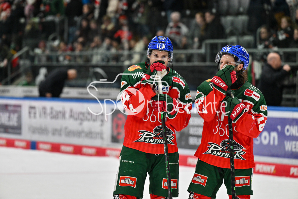 Augsburger Panther - Kölner Haie | Niedergeschlagene Augsburger mit haengenden Koepfen nach der Niederlage gegen Koeln / Drohender Abstieg / Absteiger / DEL: Augsburger Panther - Koelner Haie, Curt Frenzel Stadion am 02.03.2025 / Nolan ZAJAC (Augsburger Panther #44) und Anthony LOUIS (Augsburger Panther #18)