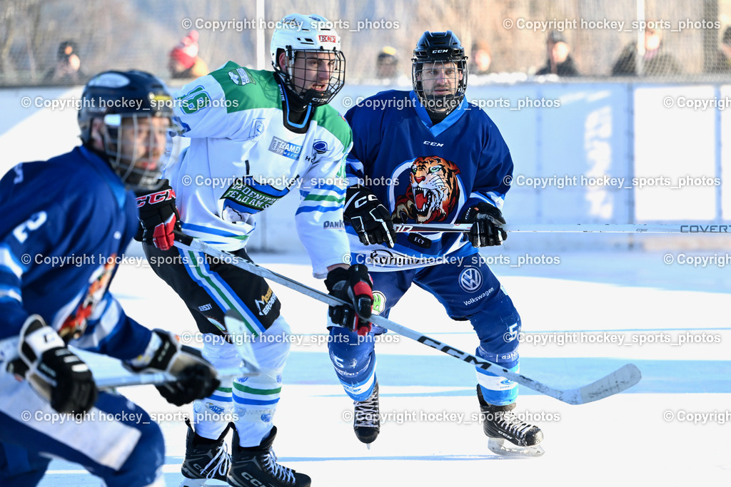 EC Tigers Paternion vs. EC FELD AM SEE/DSG LEDENITZEN | #98 Tschuitz Dominik EC FELD AM SEE Ledenitzen, #5 Rauter Marcel EC Tigers Paternion, EC Tigers Paternion vs. EC FELD AM SEE/DSG LEDENITZEN, EC Tigers Paternion vs. EC FELD AM SEE/DSG LEDENITZEN am 04.01.2026 in Paternion (Eislaufplatz Paternion), Austria, (Photo by Bernd Stefan)