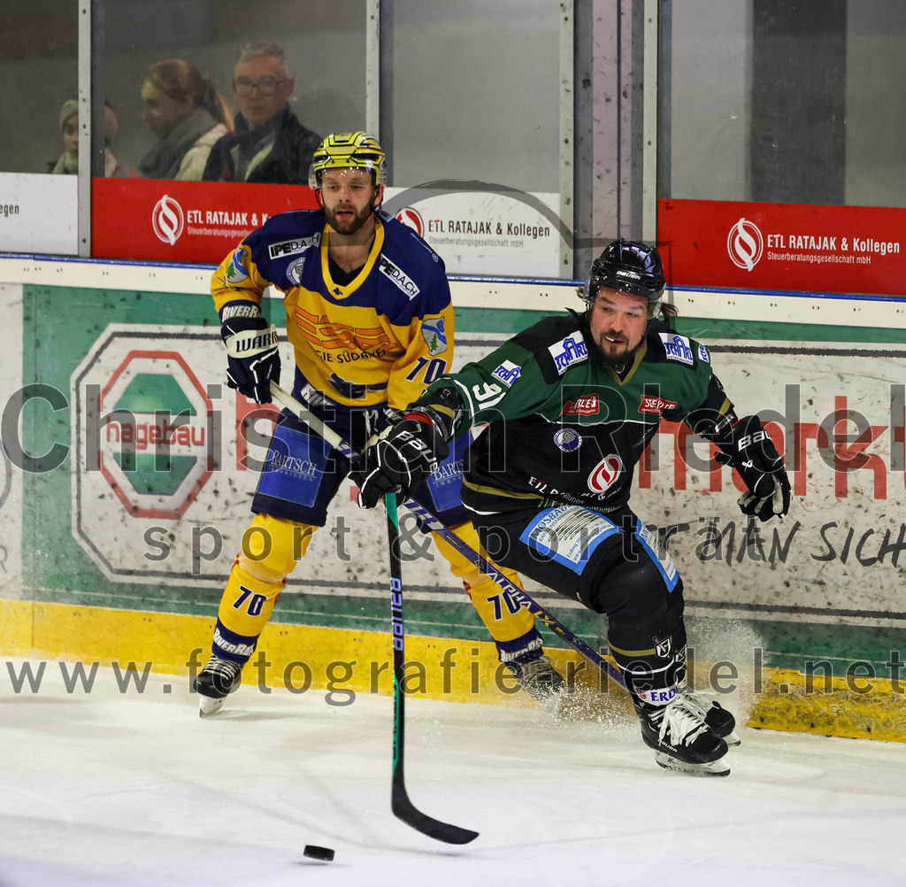 2022-10-30_097_TSV_Erding_gegen_ESC_Riverrats_Geretsried | Erding, Deutschland, 30.10.2022:
Eishockey, Bayernliga 2022 / 2023, 9. Spieltag, TSV Erding gegen ESC Riverrats Geretsried, Endergebnis: 3:5

Ondrej Horváth (ESC Riverrats Geretsried, #70), Rudolf Lorenz (Erding Gladiators, #91)

Foto: Christian Riedel / fotografie-riedel.net