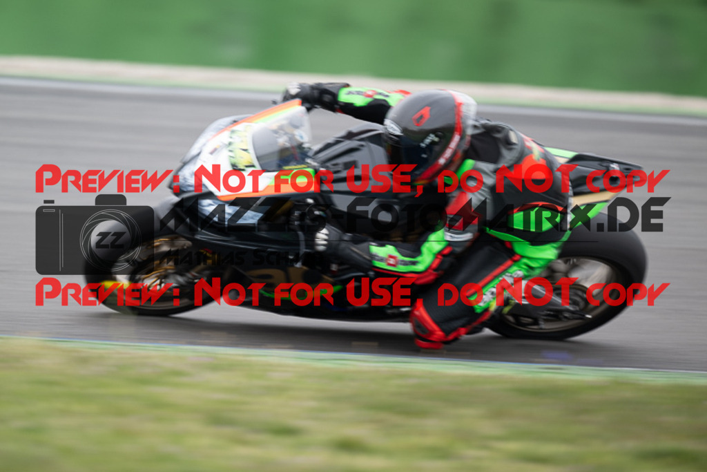 MaZZes_FotoMatrix_230410_1838 | WEISS