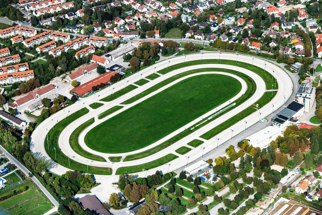 dr__0010403.jpg | MüNCHEN 18.09.2018 Rennstrecke der Rennbahn - Trabrennbahn München-Daglfing in München im Bundesland Bayern, Deutschland. // Racetrack racecourse - trotting in Munich in the state Bavaria, Germany. Foto: Daniel Reiter