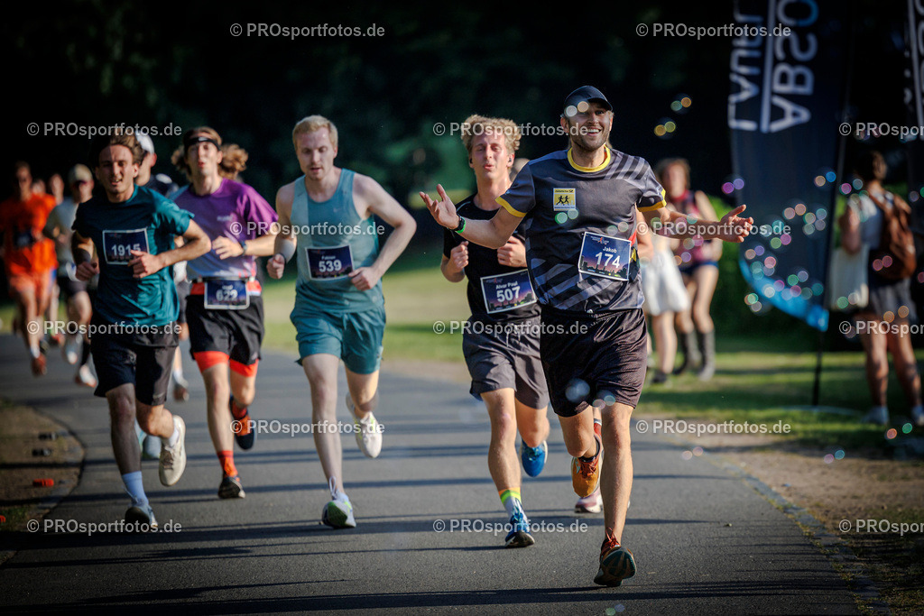 Sparda-Bank Nachtlauf Bonn; Bonn, 18.06.2025 | Impressionen vom Sparda-Bank Nachtlauf Bonn am 18.06.2025 in Bonn (Nordrhein-Westfalen). 