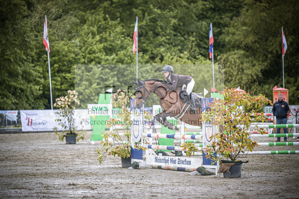 DOS_7639 | Entdecke hochwertige Reitturnierfotos von Foto Oger. Professionell, emotional und authentisch – jetzt Lieblingsmomente im Shop bestellen.Deutschlandweite Turnierfotografie. - Realisiert mit Pictrs.com