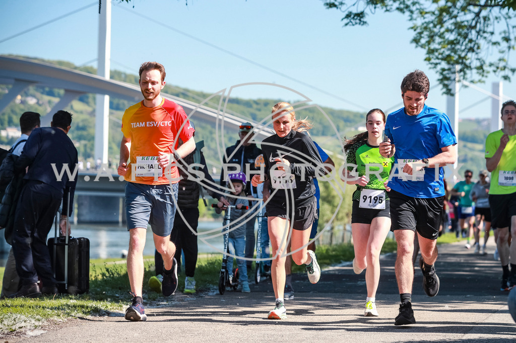 ..... | LINZ,AUSTRIA,27.April 25, Int. 3 Brückenlauf Linz  , Image shows: Photo: WAPICS / Manuel Binder