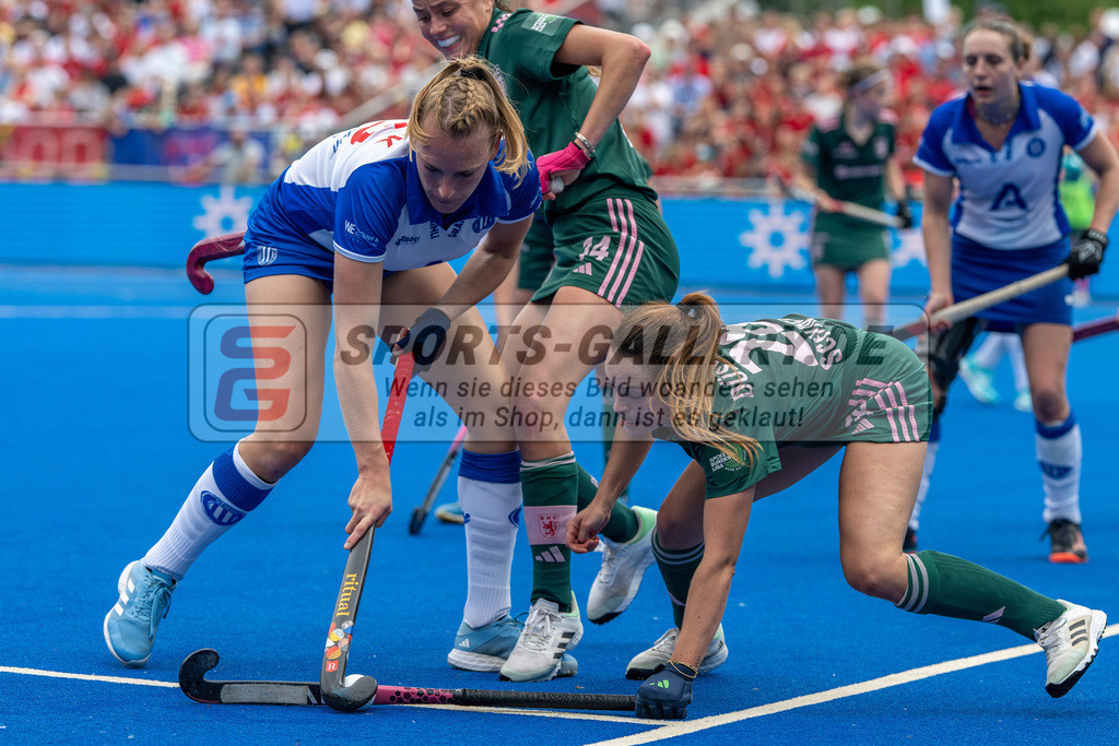 Final4_20250531-1506-Z82_8082 | Krefeld, Deutschland, 31.05.2025:  Feldhockey Final4 2025 – „Deutsche Feldhockey-Meisterschaften 2025“ im Gerd-Wellen-Hockeyanlage am 31.05.2025 in Krefeld, Deutschland. (Foto von Kramhöller/Fehrmann/Kaste)Krefeld, Germany, 31.05.2025: Feldhockey Final4 2025 – „Deutsche Feldhockey-Meisterschaften 2025“ in Gerd-Wellen-Hockeyanlage at 31.05.2025 in Krefeld, Deutschland. (Foto from Kramhöller/Fehrmann/Kaste)