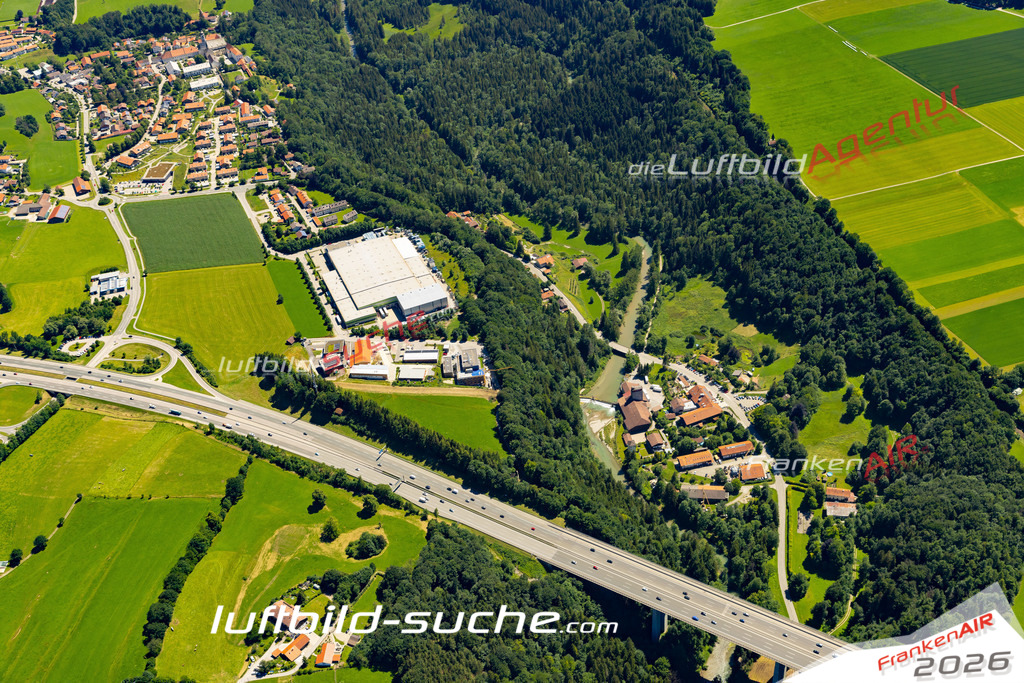 Aktuelles Luftbild von  Weyarn - Die Luftaufnahme wurde 2022 mittels UL-Flugzeug erstellt ( keine Drohne ) - hochauflösende Kamera-Systeme von  Canon -Beste Qualität - Für grossformatige Ausdrucke geeignet. Die Geschenkidee !