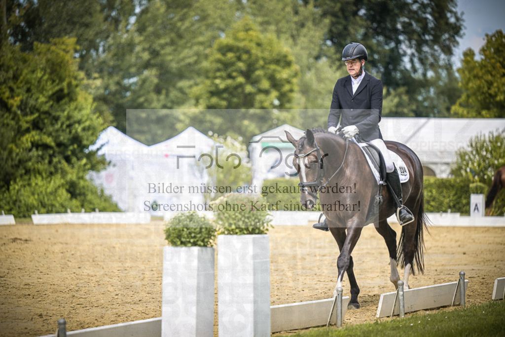 DOS_2625 | Entdecke hochwertige Reitturnierfotos von Foto Oger. Professionell, emotional und authentisch – jetzt Lieblingsmomente im Shop bestellen.Deutschlandweite Turnierfotografie. - Realisiert mit Pictrs.com