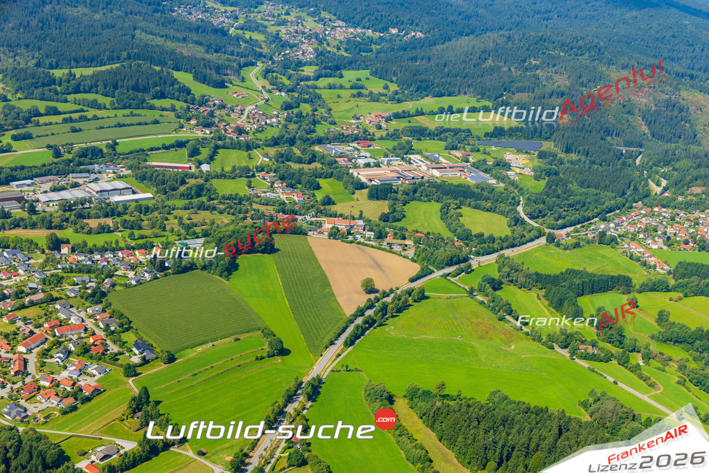 Klassische Luftaufnahme ohne Drohne zeigt:Theresienthal bei Zwiesel - Die Luftbildaufnahme wurde 2025 vom UL-Flugzeug heraus erstellt ( keine Drohne ) - Hochauflösende Luftaufnahme -Nicht vergleichbar mit Google Maps oder Satelittenbilder- Die Geschenkidee !Mit Lizenz und Bildrechte bestellbar