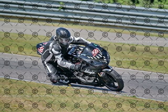 26BT02-0823 | markuskiefer.com - Realisiert mit Pictrs.com