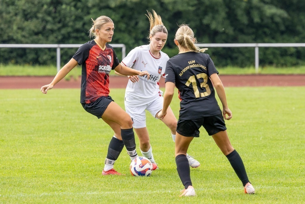 Fußball I FRAUEN I Saison 2025-2026 I Freundschaftsspiel I SGM Alfdorf-Mögglingen - 1FC Heidenheim 1846 I_250817_7734 | Fotopresso – Sportfotografie in Heidenheim & Umgebung. Professionelle Sportfotografie für unvergessliche Momente. Dynamische Action-Shots, emotionale Szenen & hochwertige Bilder. - Realisiert mit Pictrs.com