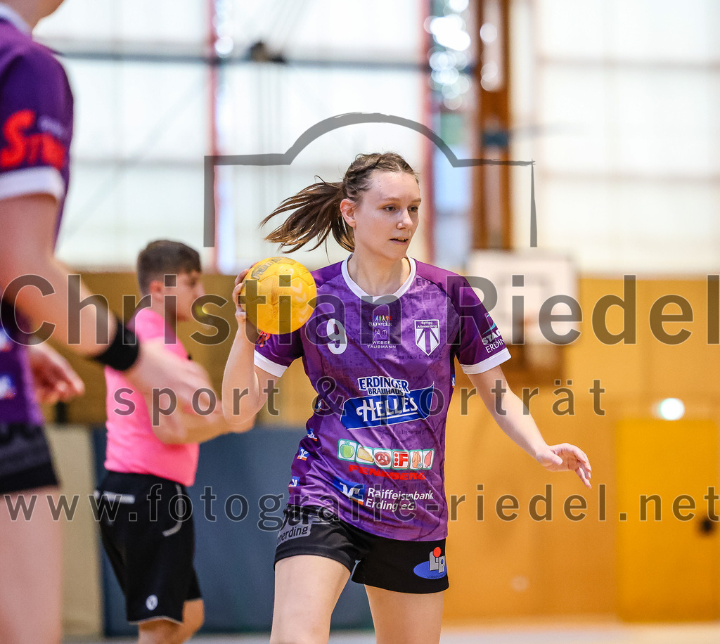 2024-10-13_063_SpVgg_Altenerding_gegen_SC_Freising | Erding, Deutschland, 13.10.2024:Handball, Bezirksoberliga Frauen Altbayern 2024 / 2024, 3. Spieltag, SpVgg Altenerding gegen SC Freising, Endergebnis: 26:35Julia Kranich (SpVgg Altenerding, #9)Foto: Christian Riedel / fotografie-riedel.net