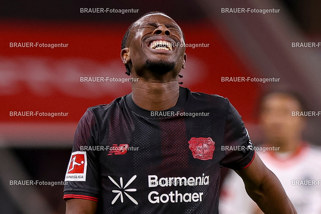 Bayer 04 Leverkusen vs Eintracht Frankfurt - Bundesliga  | Leverkusen, Deutschland, 12.09.25:   Nathan Tella (Bayer 04 Leverkusen) gestikuliert, Gestik waehrend des Spiels der Bundesliga zwischen  Bayer 04 Leverkusen vs Eintracht Frankfurt in der BayArena(Foto von Brauer-Fotoagentur / Adrian Schlueter)