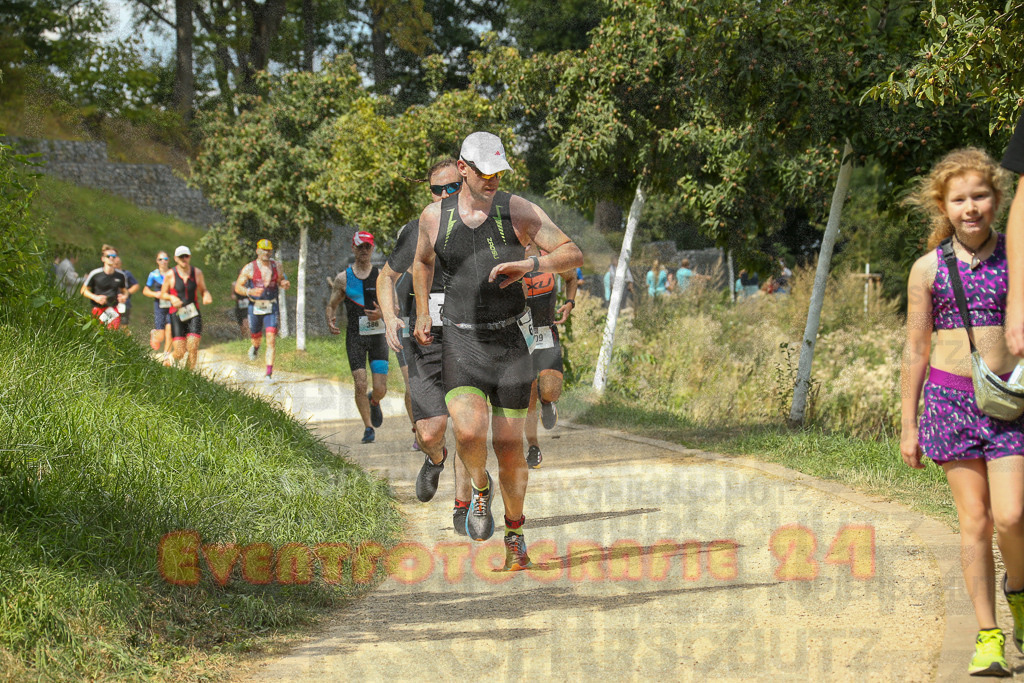 250824_1342_EX1_3277 | Sportfotografie im Rhein-Sieg Kreis, Köln, Bonn, NRW, Rheinland Pfalz, Hessen, etc. Unser Tätigkeitsfeld umfasst den Laufsport vom Volkslauf über den Marathon, Duathlon, Triathon bis zum Ultralauf wie Kölnpfad Ultra oder Schindertrail.