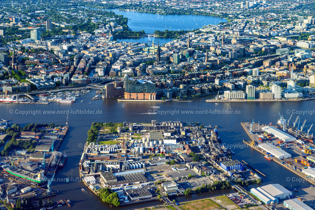 Hamburg_Elbphilharmonie_Hywax_ELS_2343210823 | HAMBURG 21.08.2023 Technische Anlagen der Firma Hywax im Industriegebiet " Steinwerder " in Hamburg, Deutschland. Weiterführende Informationen bei: Hywax GmbH. // Technical plants of the company Hywax in the industrial area "Steinwerder" in Hamburg, Germany. Further information at: Hywax GmbH. Foto: Martin Elsen