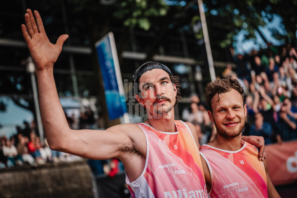 Beachvolleyball | Männer | Allianz German Beach Tour 2025 | Tourstop Düsseldorf | 17.05.2025 | v.l. Jannik Kühlborn und Eric Stadie-Seeber