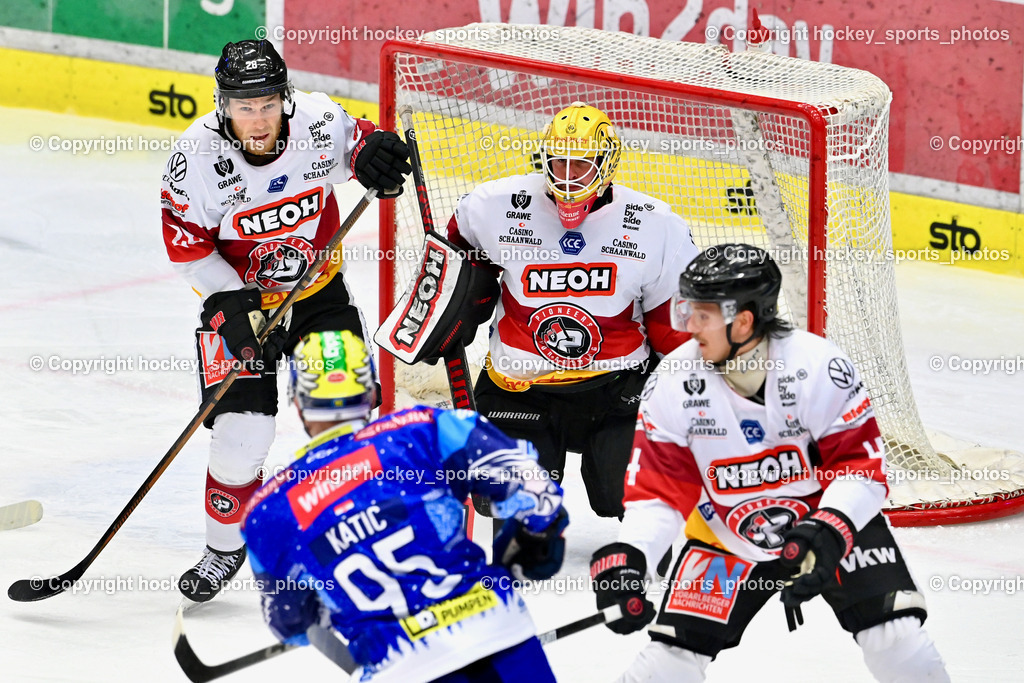 EC IDM Wärmepumpen VSV vs. Pioneers Vorarlberg | #28 Macdougall Ross PIONEERS VORARLBERG, #30 Caffi Alex PIONEERS VORARLBERG, #4 Schnetzer Ramon PIONEERS VORARLBERG, #95 Katic Mark EC VSV, EC IDM Wärmepumpen VSV vs. Pioneers Vorarlberg, EC IDM Wärmepumpen VSV vs. Pioneers Vorarlberg am 14.12.2024 in Villach (Stadthalle Villach), Austria, (Photo by Bernd Stefan)