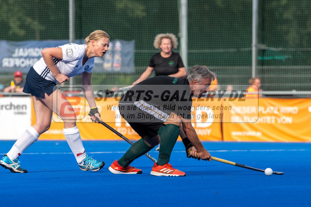 SFE_20240817_0216 | Krefeld, Deutschland, 17.08.2024:  European Cup for Recreational Hockey Players im KTHC Stadion Rot-Weiss Köln Tennis and Hockey Club am 17.08.2024 in Krefeld, Deutschland. (Foto von Stephan Fehrmann)Krefeld, Germany, 17.08.2024: European Cup for Recreational Hockey Players in KTHC Stadion Rot-Weiss Köln Tennis and Hockey Club at 17.08.2024 in Krefeld, Deutschland. (Foto from Stephan Fehrmann)