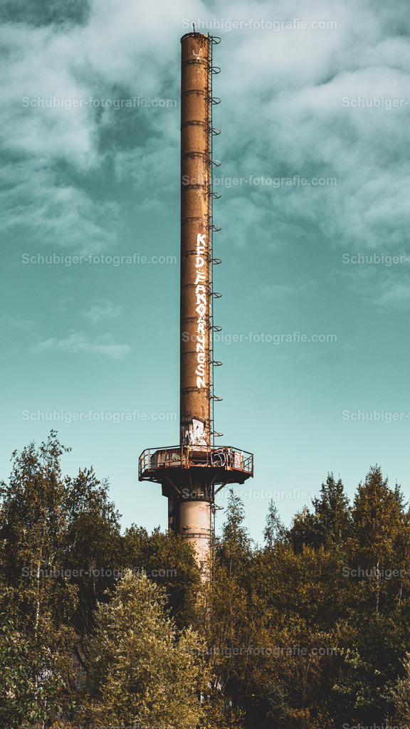 Fabrikgebäude Kamin | zerfallenes Fabrikgebäude - Realisiert mit Pictrs.com