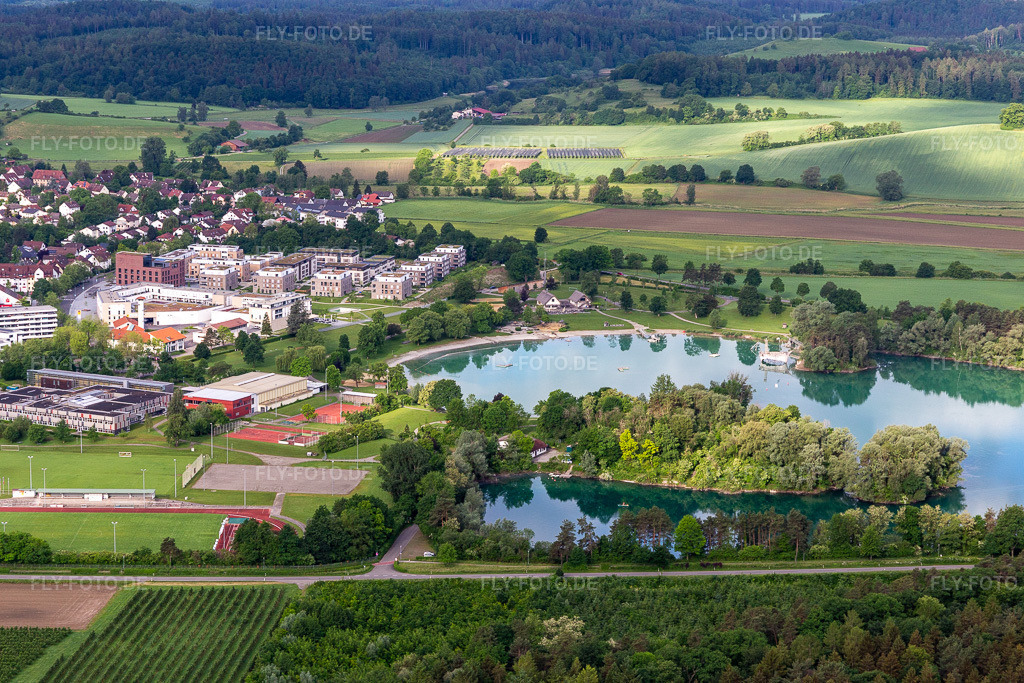 Luftbild: Mimmenhausen Schlosssee im Ortsteil Mimmenhausen in Salem im Bundesland Baden-Württemberg in Deutschland. Foto: IMG_132023.jpg vom 26.05.2022 durch Werner Riehm/FLY-FOTO.deGemeinde Salem&nbsp;|&nbsp;&nbsp;|&nbsp;&nbsp;