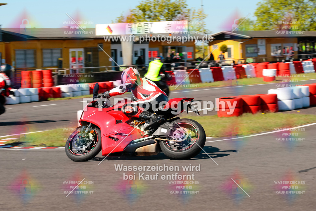 Moto-TeamOBK-21521 | Hier findet Ihr Bilder von Touristenfahrten auf der Nürburgring Nordschleife oder von anderen Veranstaltungen die ich besucht habe. Viel Spass beim Durch Schauen 