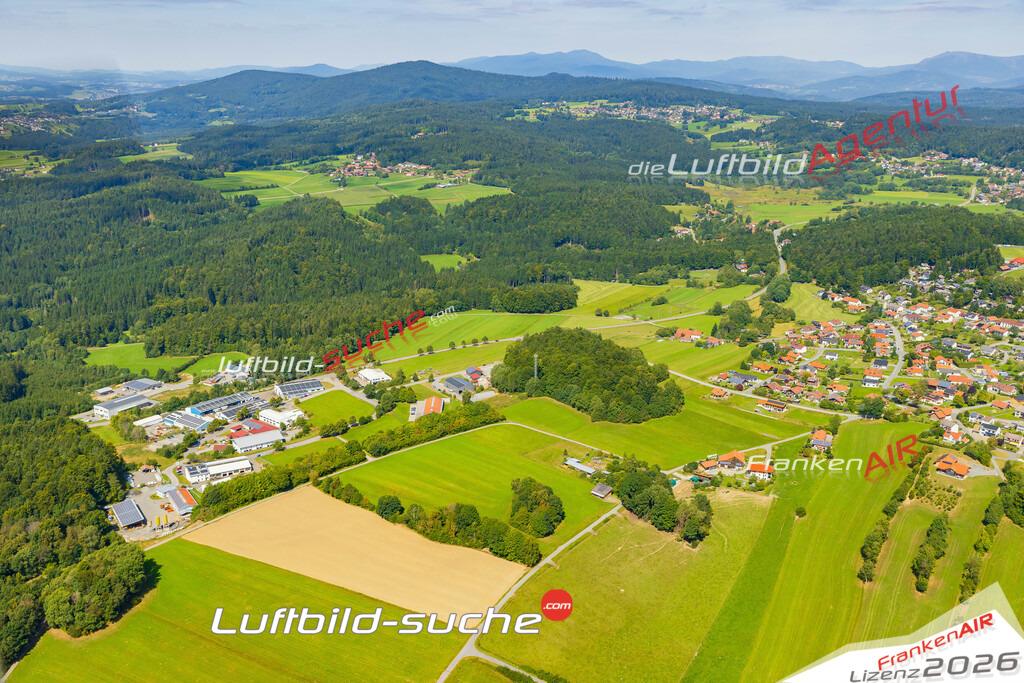 Luftaufnahme  Oberkreuzberg  Spiegelau Das Luftbild wurde 2025 vom UL-Flugzeug heraus erstellt ( keine Drohne ) - Hochauflösende Luftaufnahme -Nicht vergleichbar mit Google Maps oder Satelittenbilder- Die Geschenkidee !Mit Lizenz und Bildrechte bestellbar
